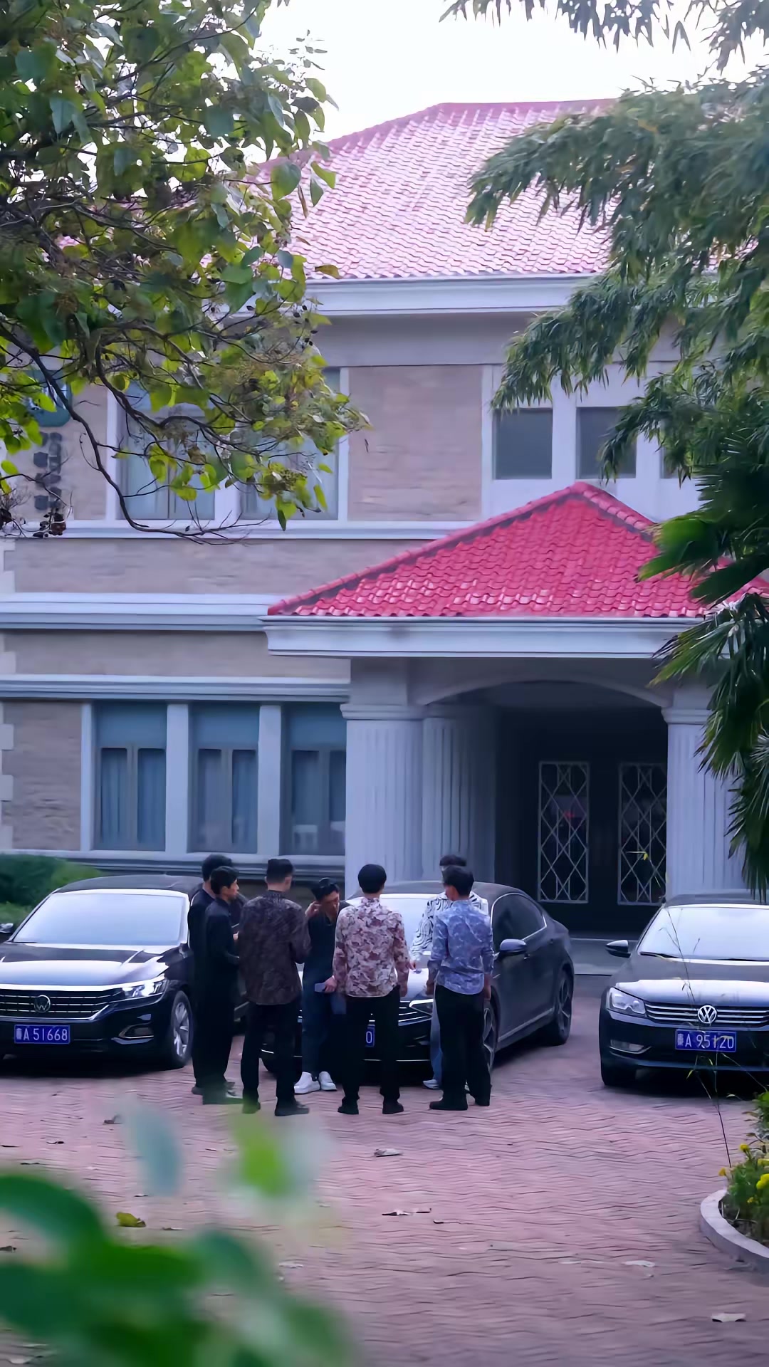 《美少妇携痞帅护宝智降群魔》剧照