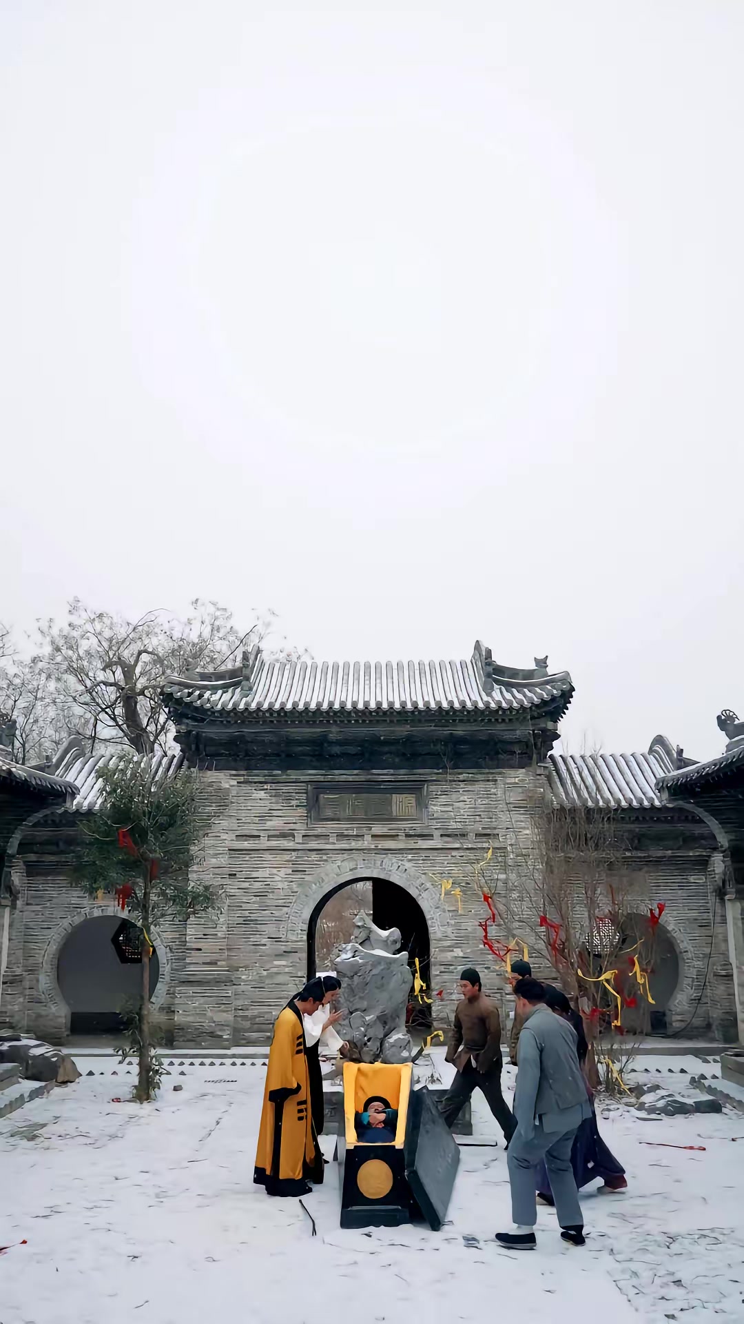 《穿越民国成僵尸，我带我儿七叔飞》剧照