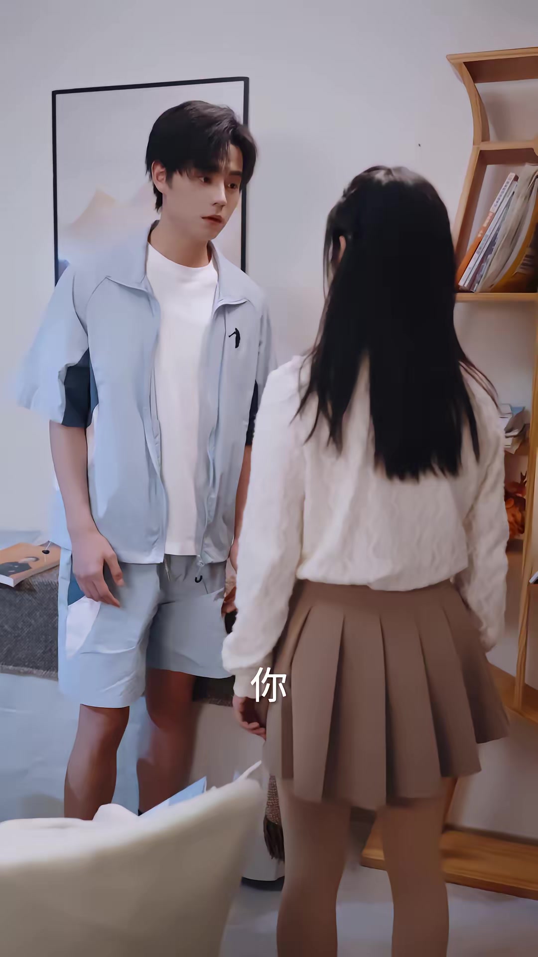 《傲嬌小青梅甜又黏，又在偷看我了》劇照