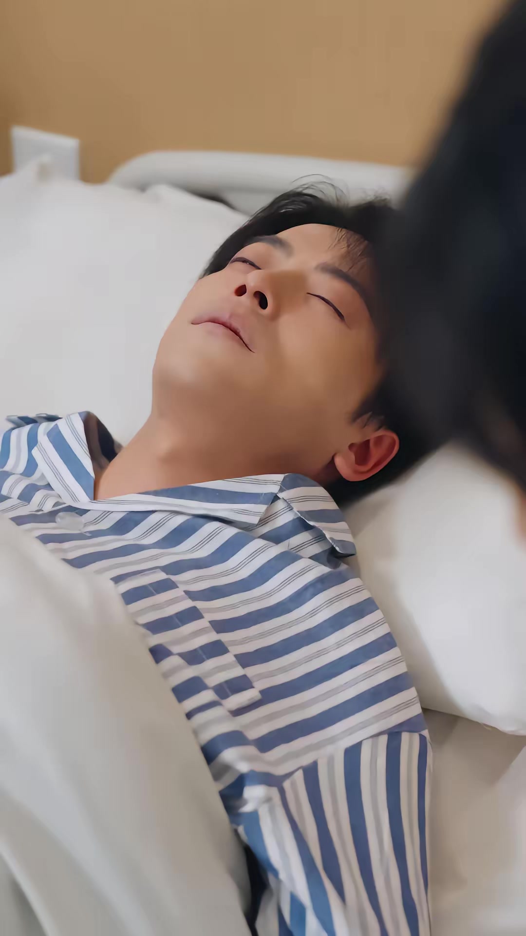 《一觉醒来，三个老头叫我爹》剧照