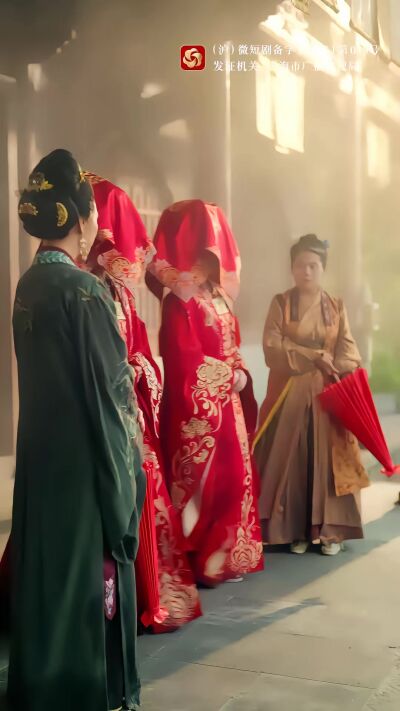 《花轎錯抬，我成廢王掌心寵》劇照