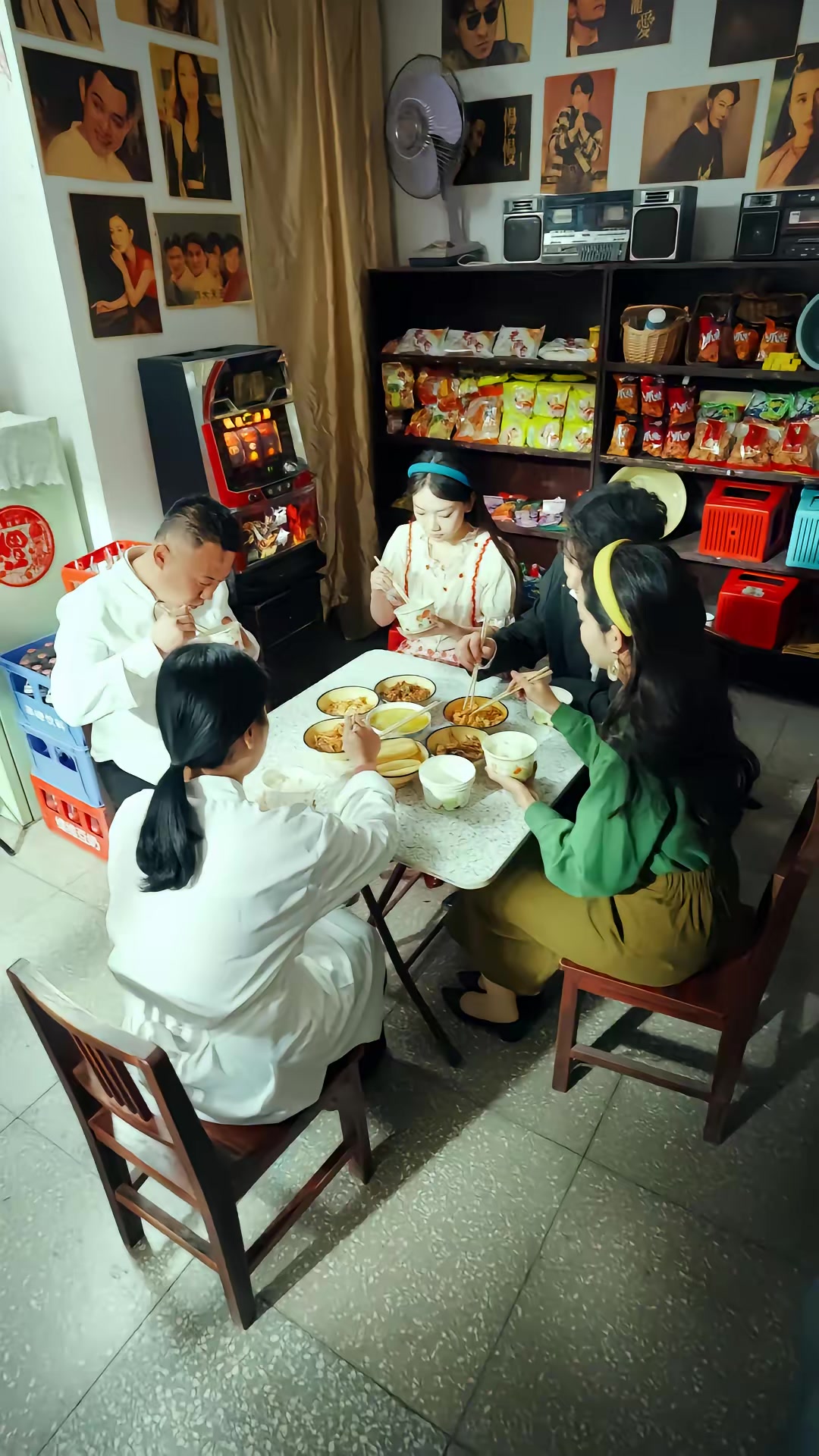 《暗金枭雄：开局踹翻恶组长》剧照