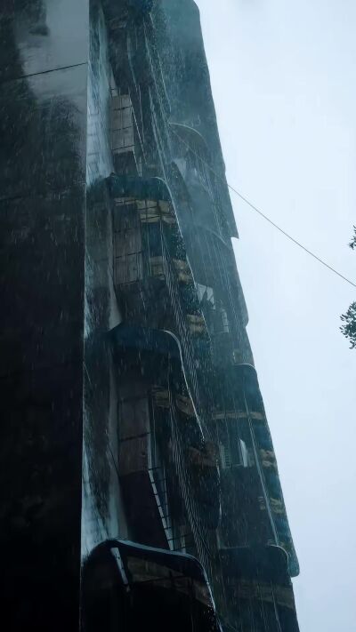 《下雨天》剧照