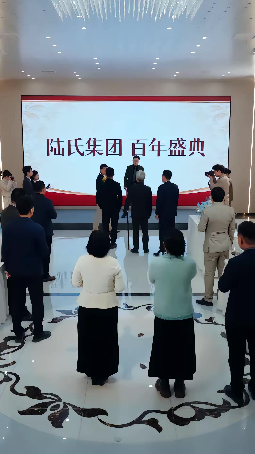 《我孫子怎麼成鸚鵡了》劇照