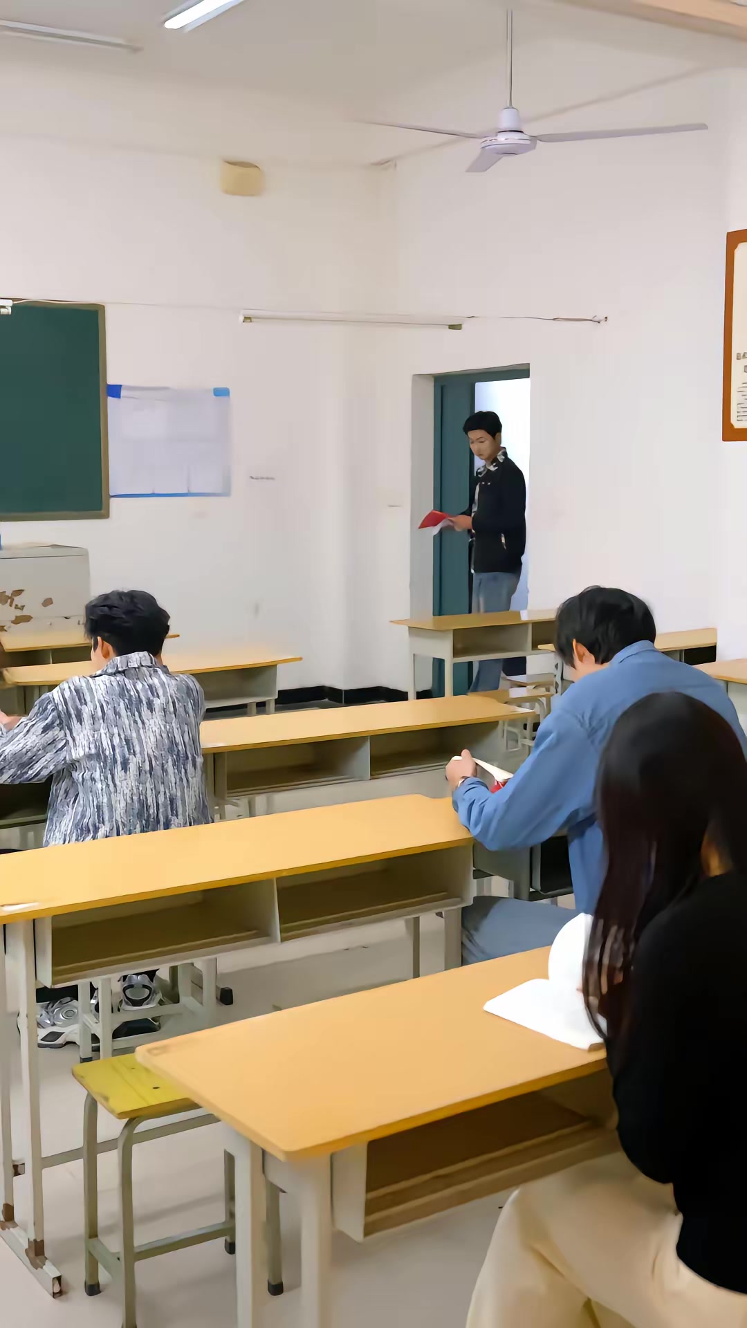 《重生2002我的大學時代》劇照