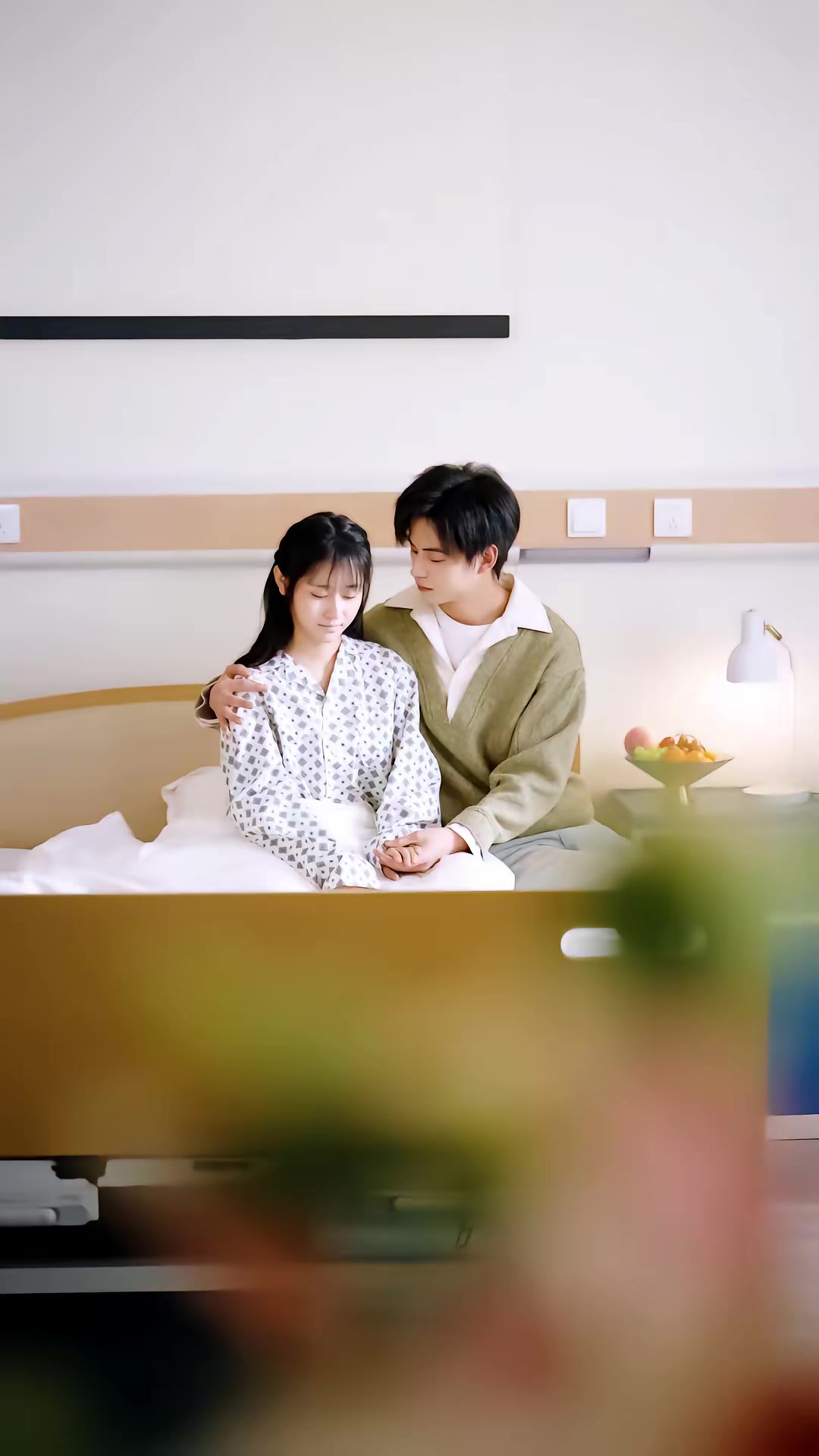 《傲嬌小青梅甜又黏，又在偷看我了》劇照