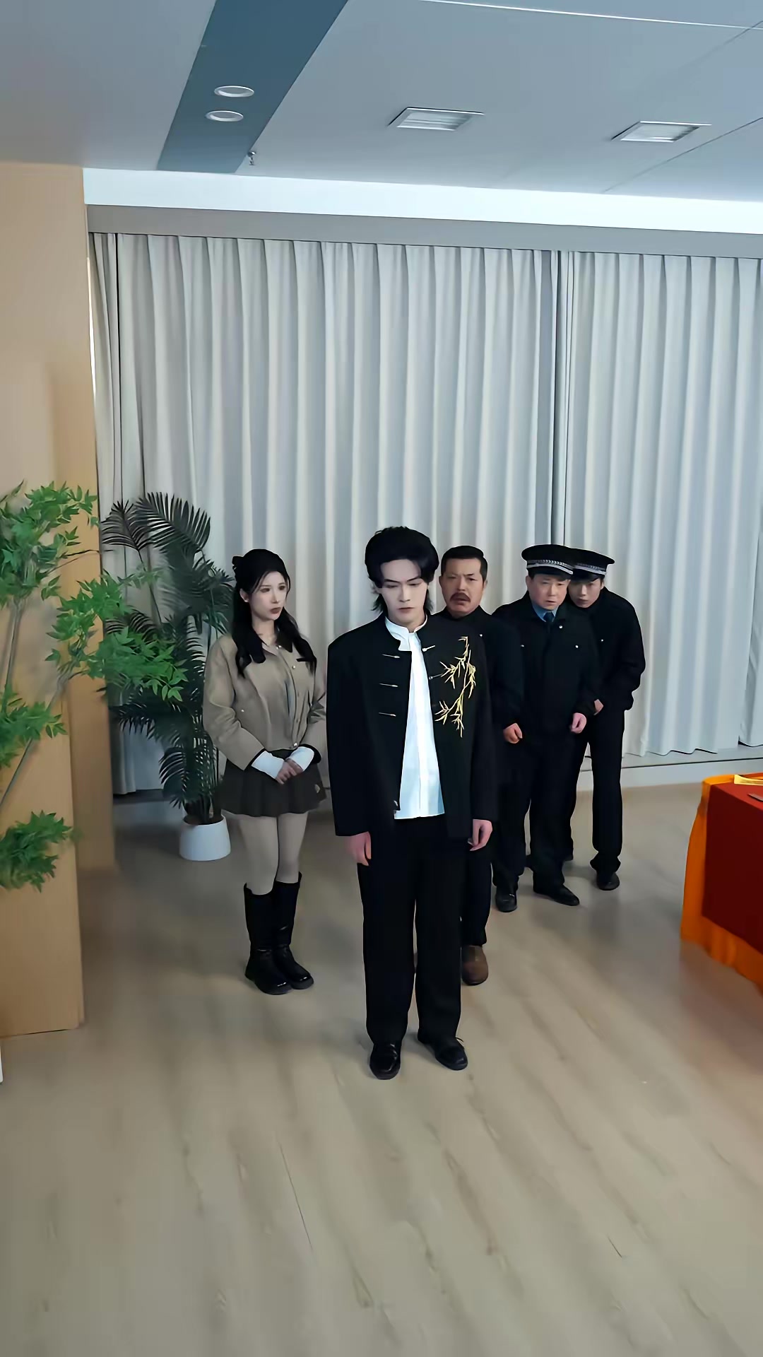 《邪祟迷局：重生少年護校花》劇照