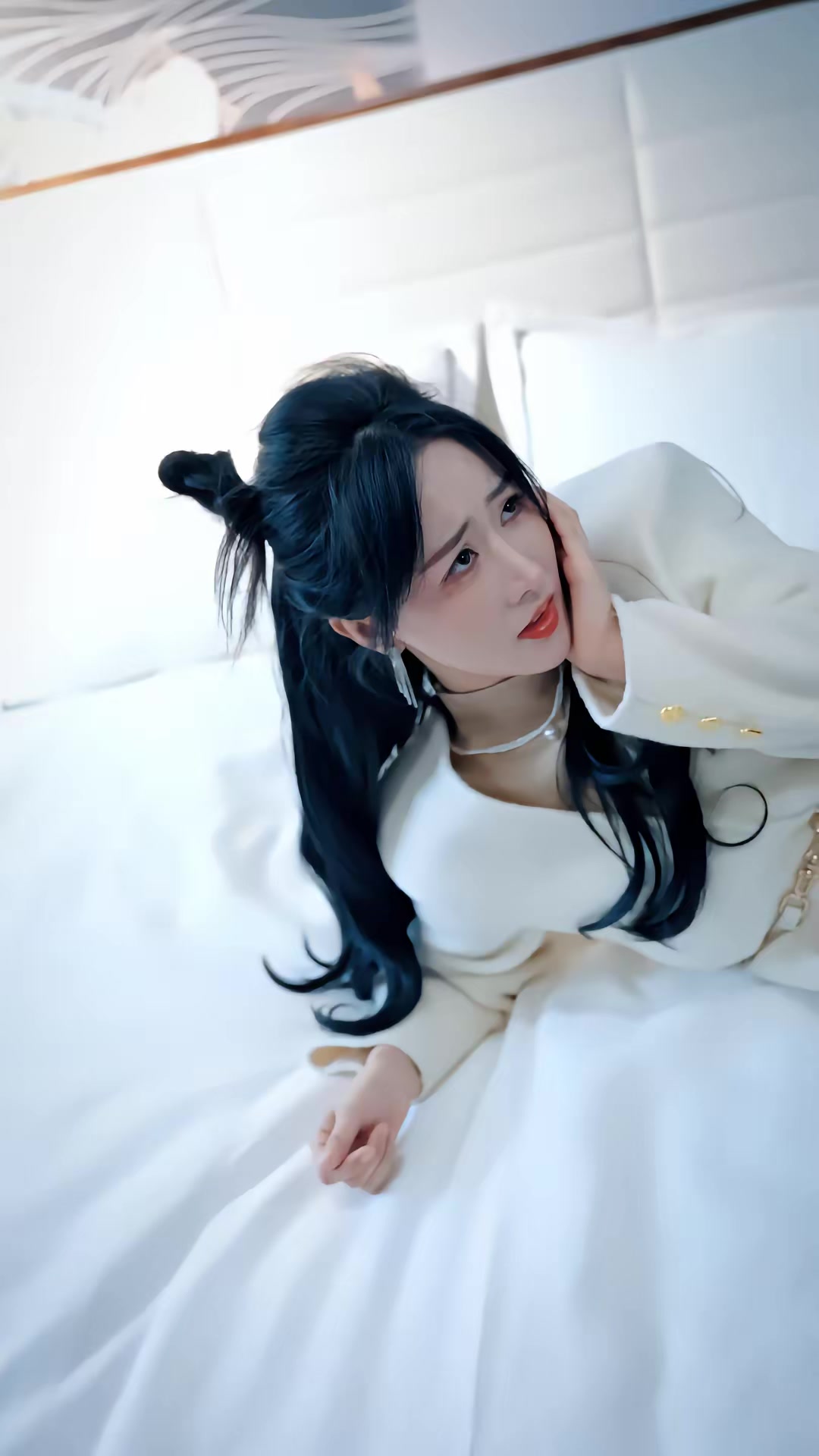 《末世我在卡BUG，你們哭什麼》劇照
