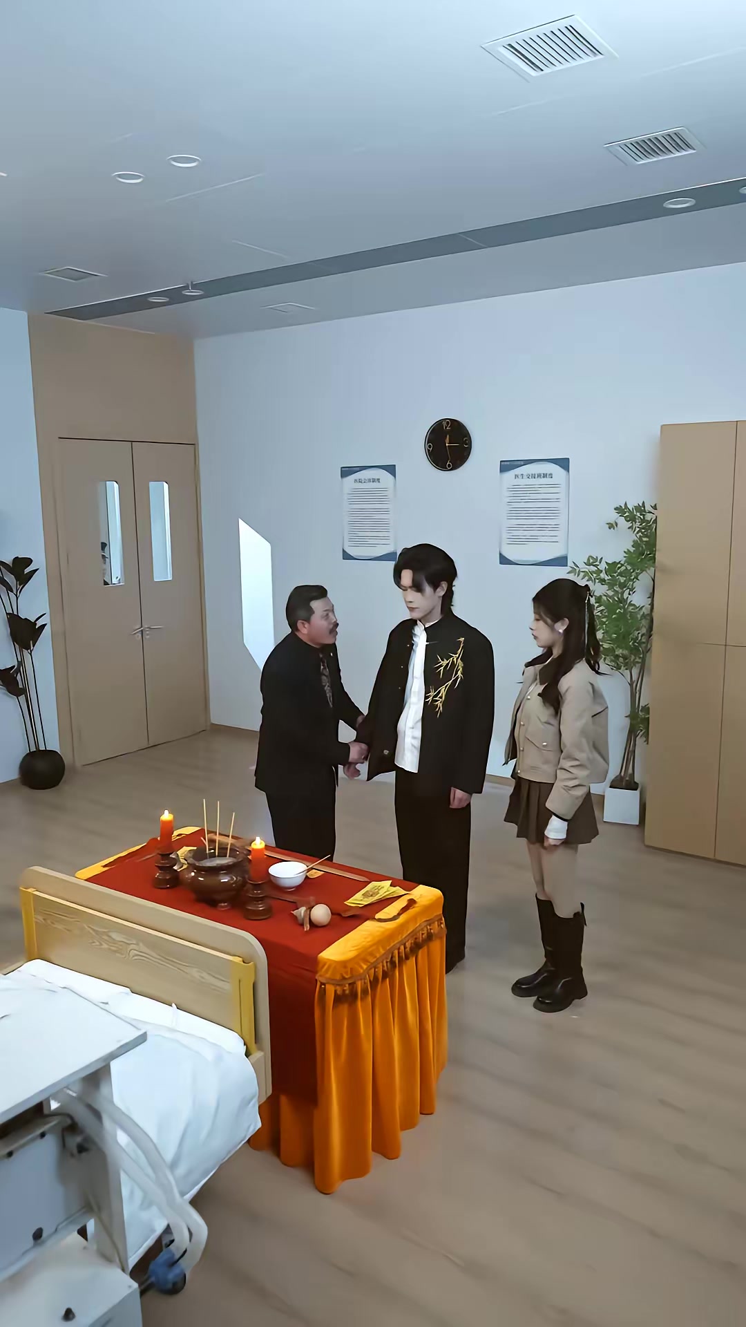 《邪祟迷局：重生少年護校花》劇照