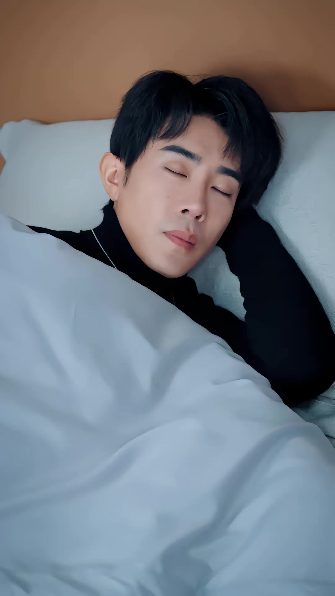 《末世我在卡BUG，你們哭什麼》劇照