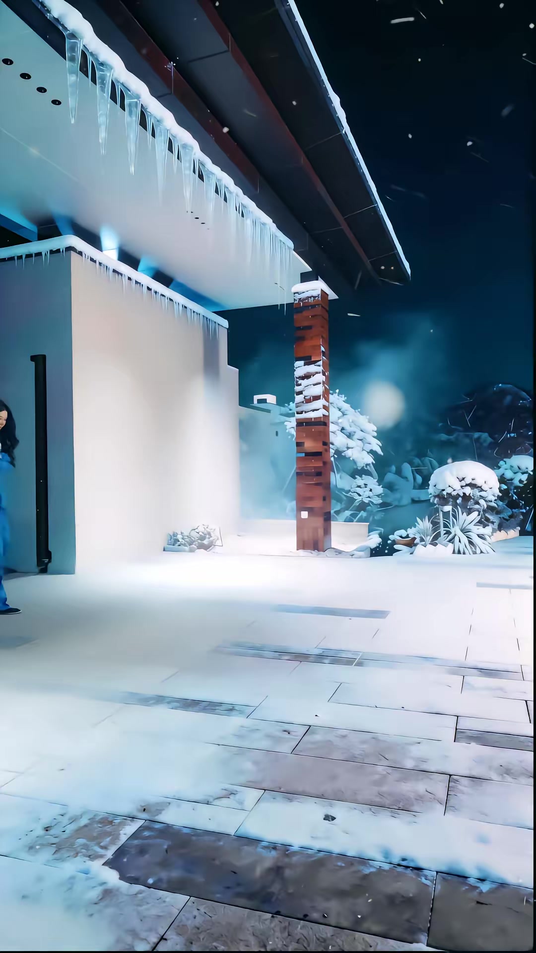 《极寒末世：我带队友绝境求生》剧照