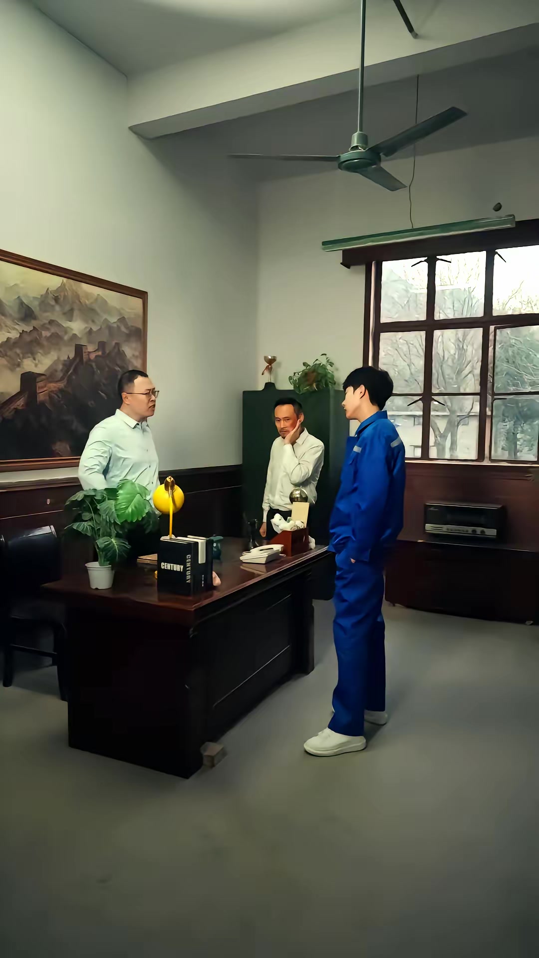 《暗金枭雄：开局踹翻恶组长》剧照