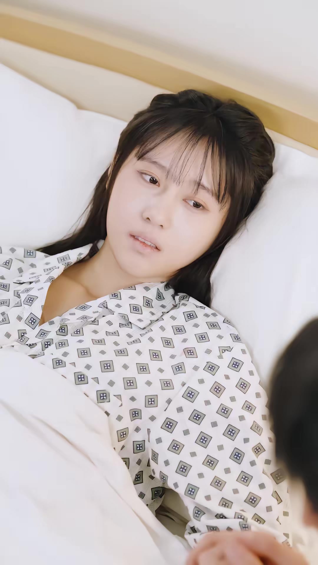 《傲嬌小青梅甜又黏，又在偷看我了》劇照