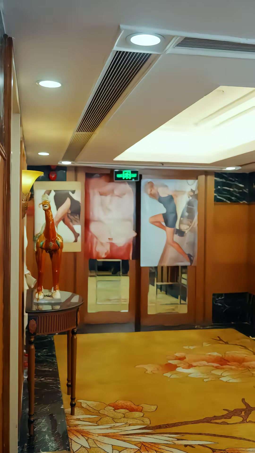 《暗金枭雄：开局踹翻恶组长》剧照
