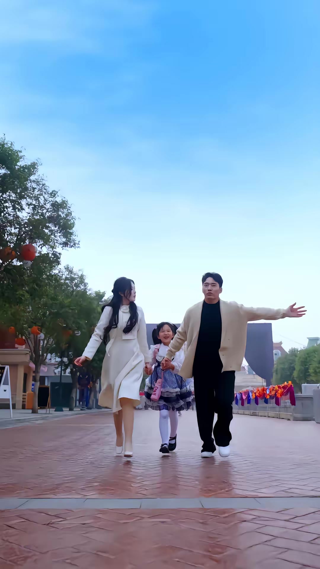 《美少妇携痞帅护宝智降群魔》剧照