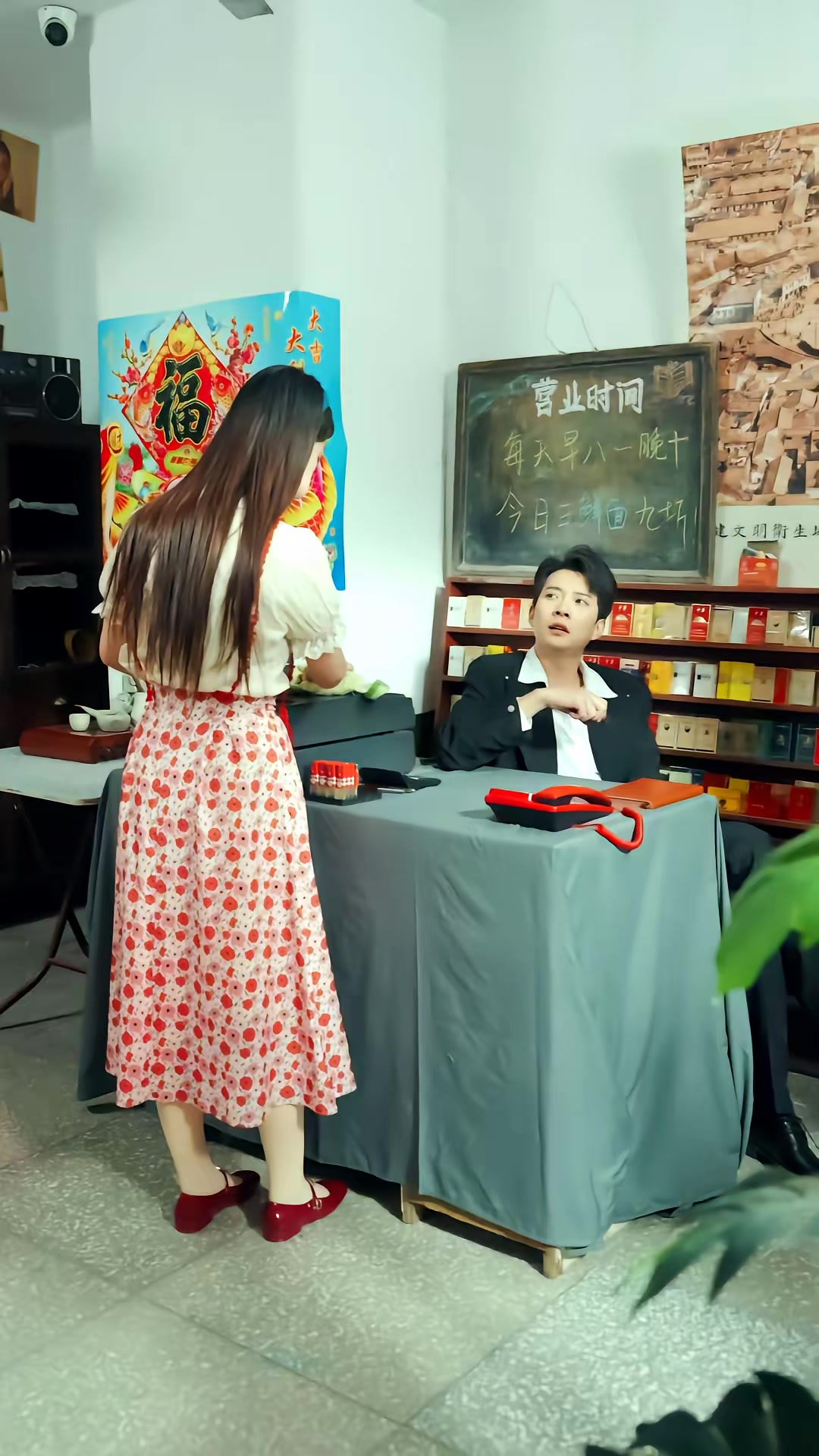 《暗金枭雄：开局踹翻恶组长》剧照