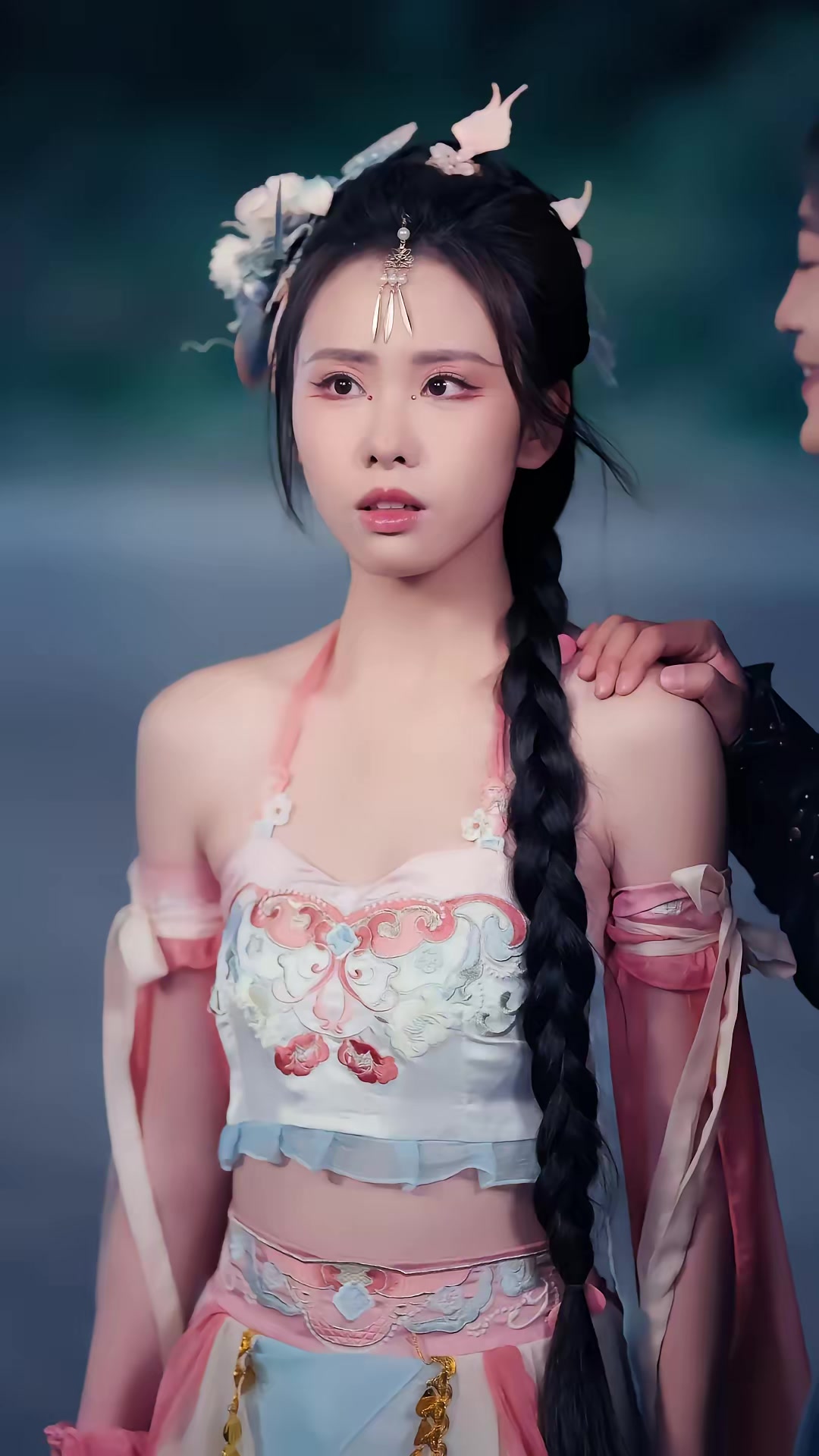 《我和美女結拜就變強，四海之內皆兄妹》劇照
