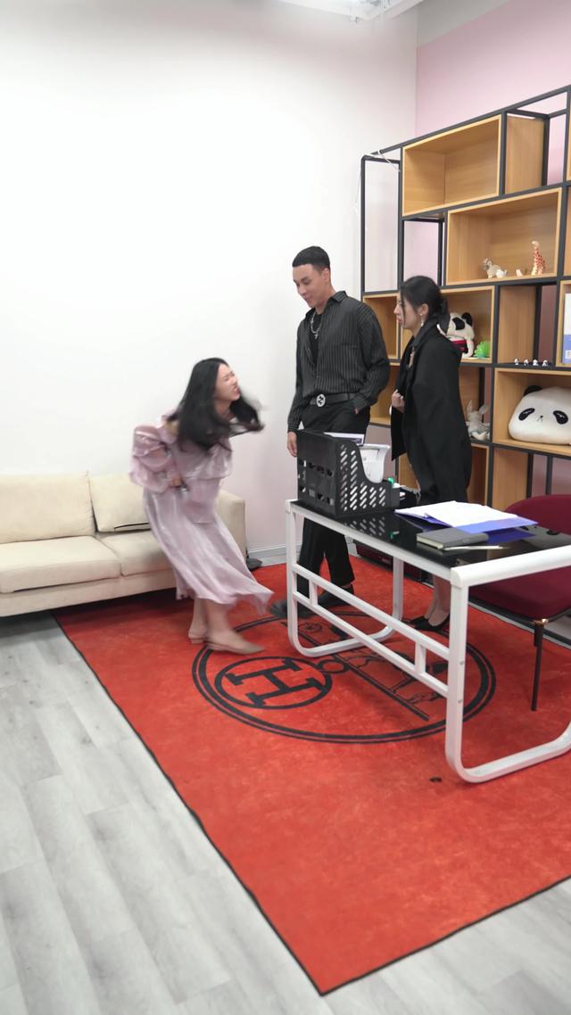 《龍婿上門最寵娃》劇照