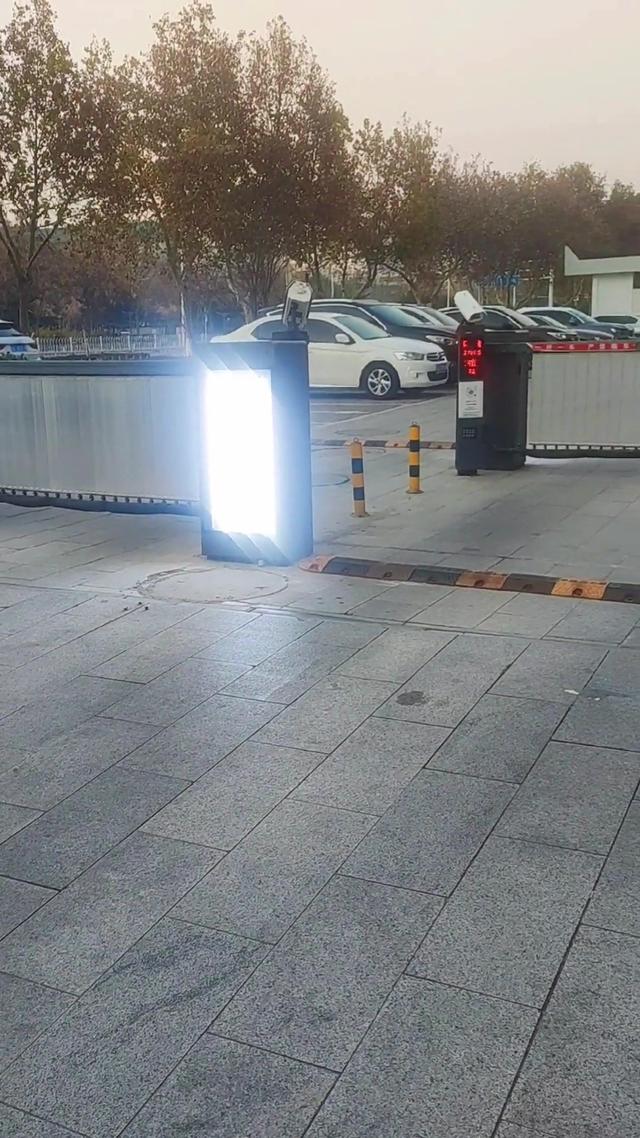 《假扮情侣后我动了心》剧照