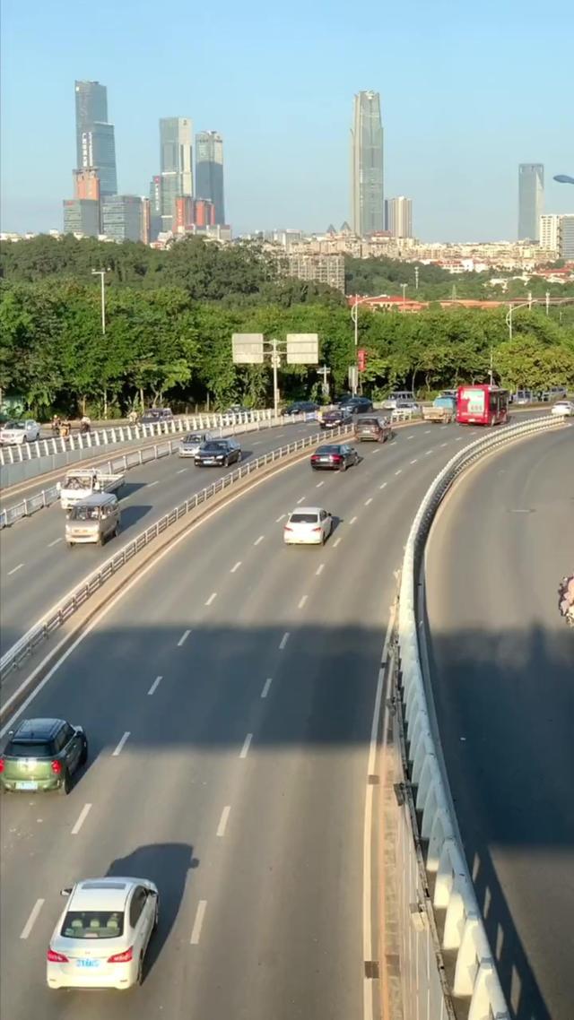 《假扮情侣后我动了心》剧照