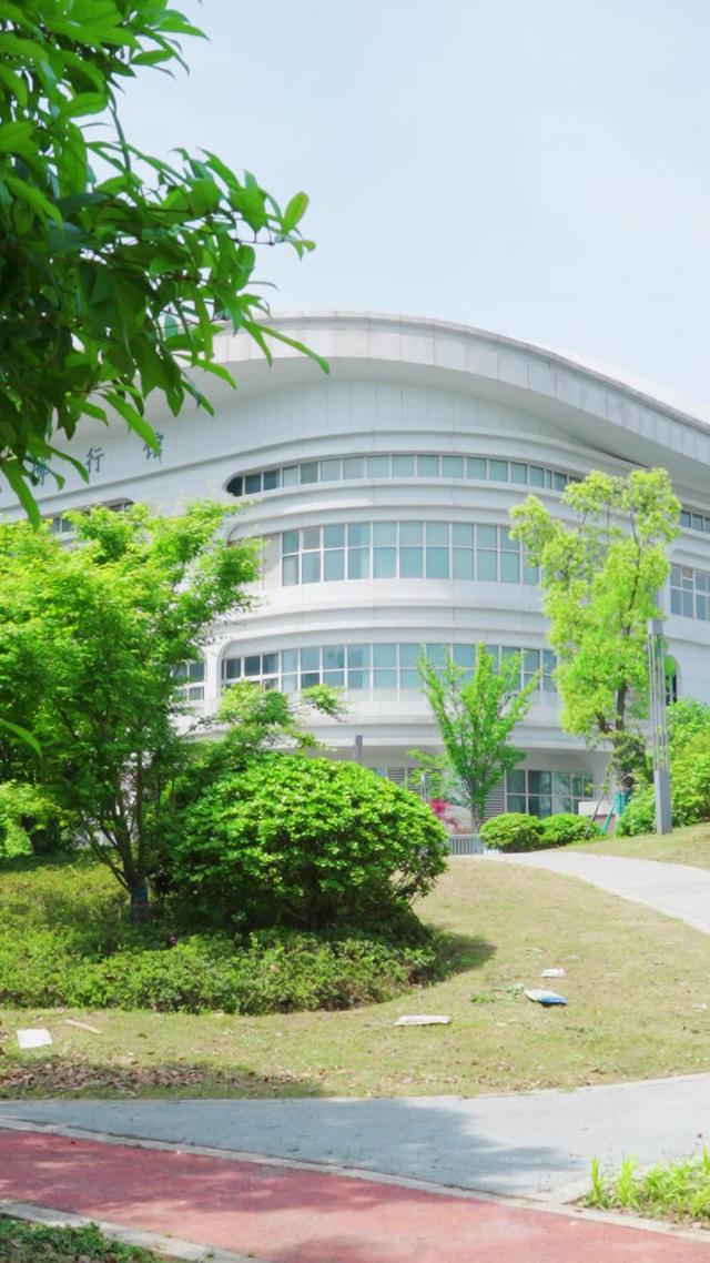 《恶意辞退，我从牛马岗位翻盘》剧照