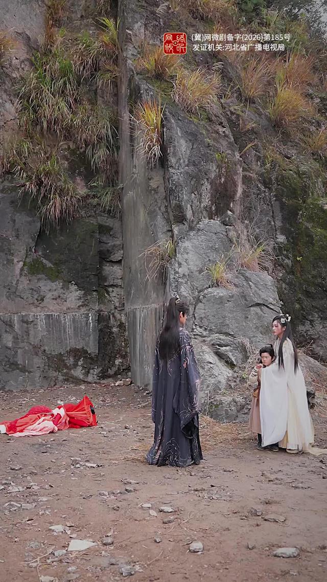《神医娘亲归来，战神王爷跪求复合》剧照