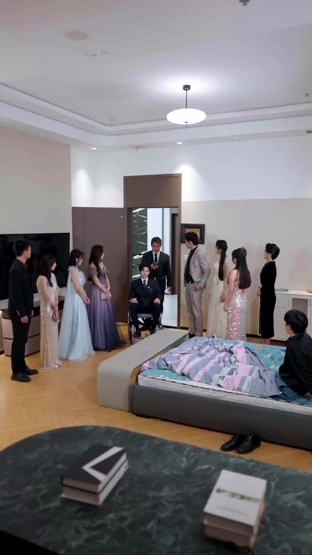 《前夫跪求複合，大小姐她已驚豔全球》劇照