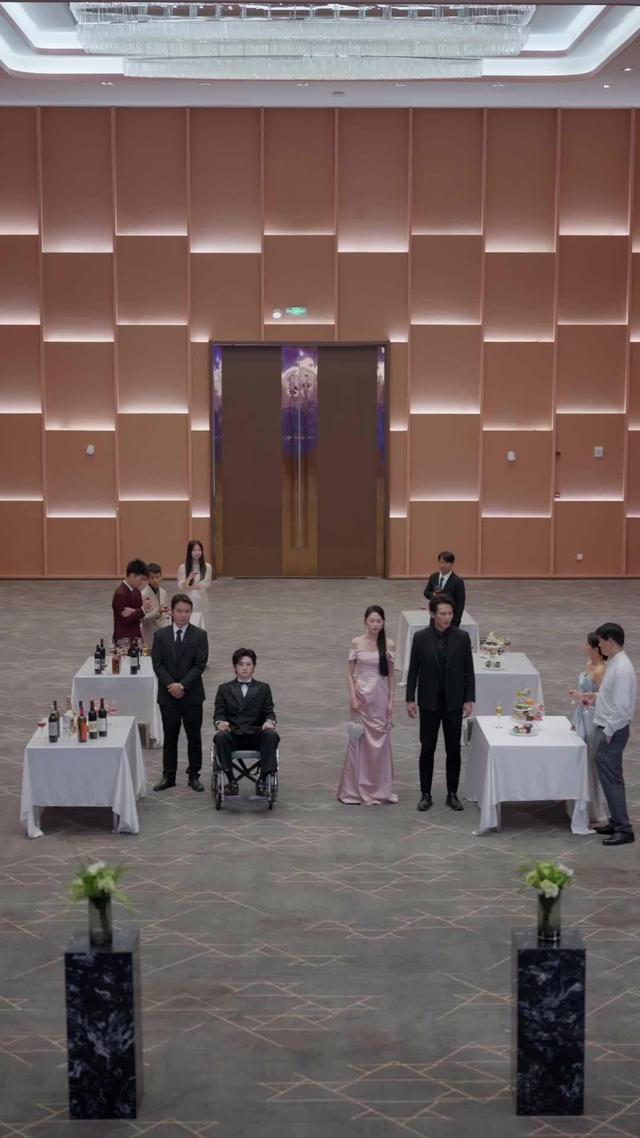 《前夫跪求複合，大小姐她已驚豔全球》劇照