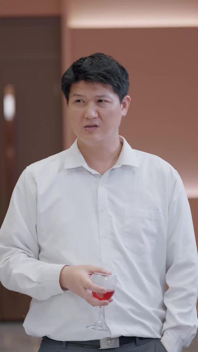 《前夫跪求複合，大小姐她已驚豔全球》劇照