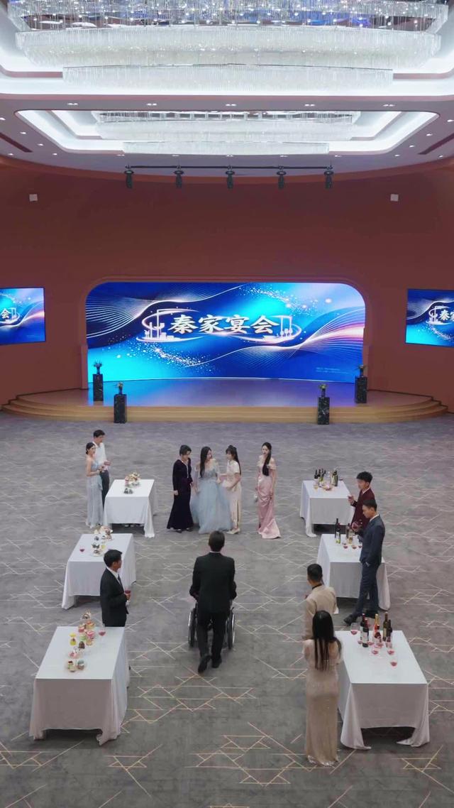 《前夫跪求複合，大小姐她已驚豔全球》劇照