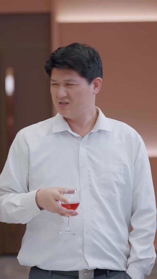 《前夫跪求複合，大小姐她已驚豔全球》劇照