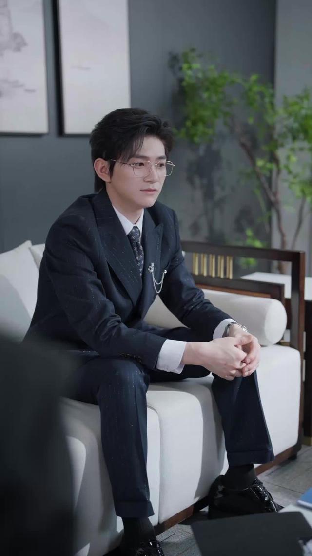 《前夫跪求複合，大小姐她已驚豔全球》劇照
