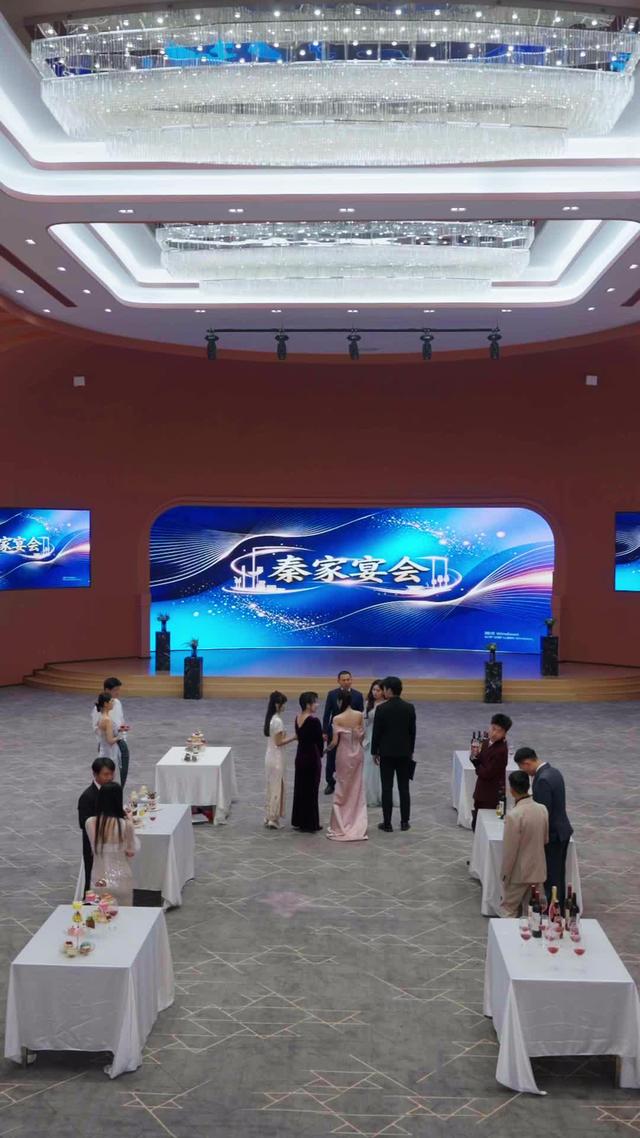 《前夫跪求複合，大小姐她已驚豔全球》劇照