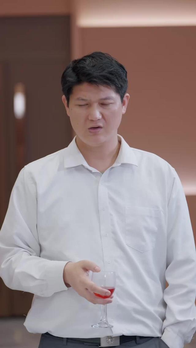 《前夫跪求複合，大小姐她已驚豔全球》劇照
