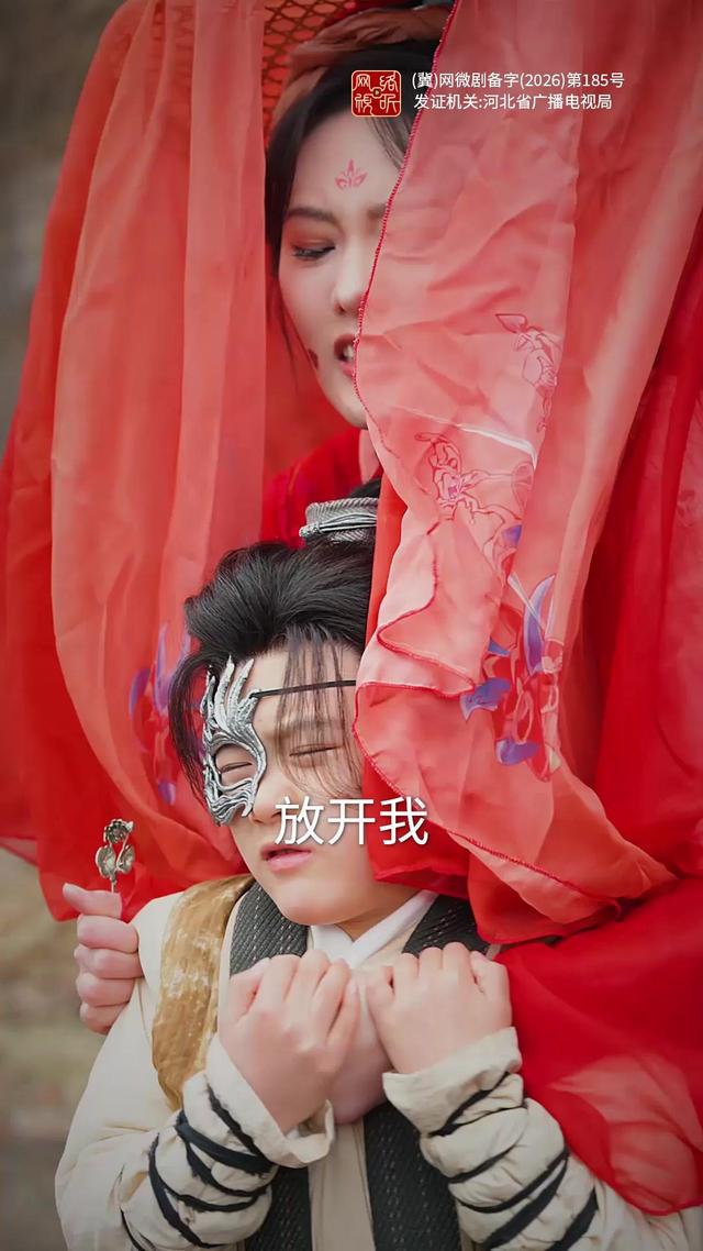《神医娘亲归来，战神王爷跪求复合》剧照