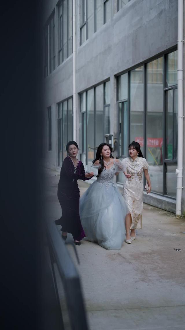 《前夫跪求複合，大小姐她已驚豔全球》劇照