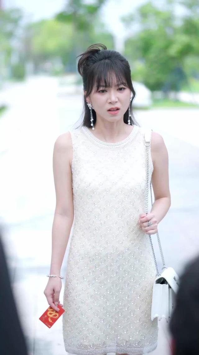 《前夫跪求複合，大小姐她已驚豔全球》劇照
