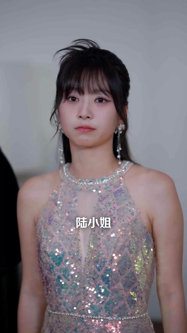 《前夫跪求複合，大小姐她已驚豔全球》劇照