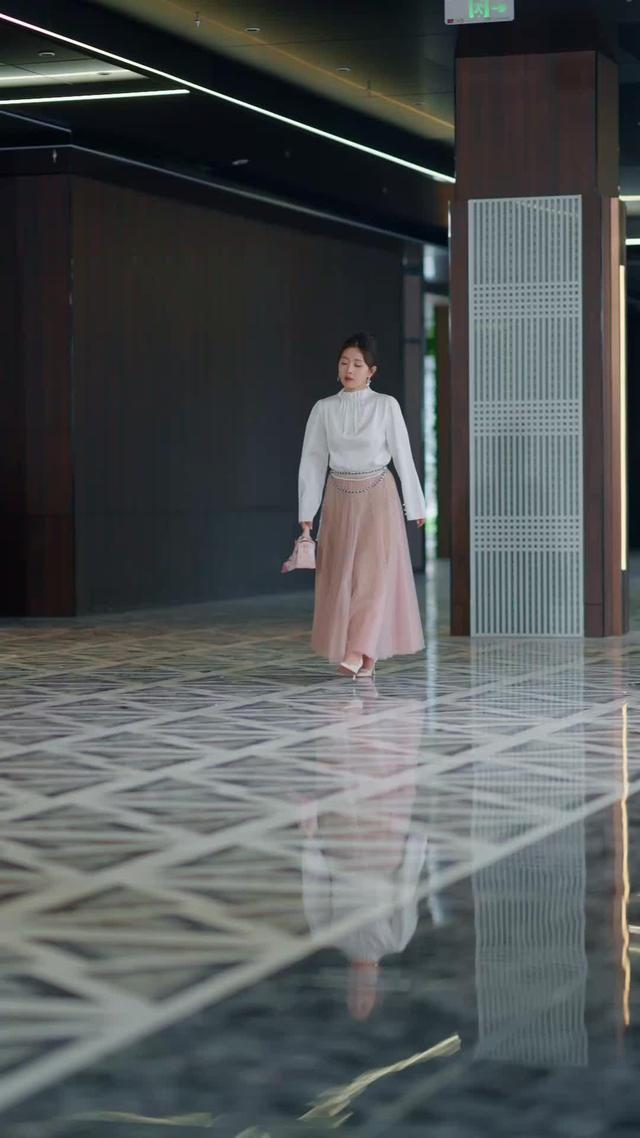 《前夫跪求複合，大小姐她已驚豔全球》劇照