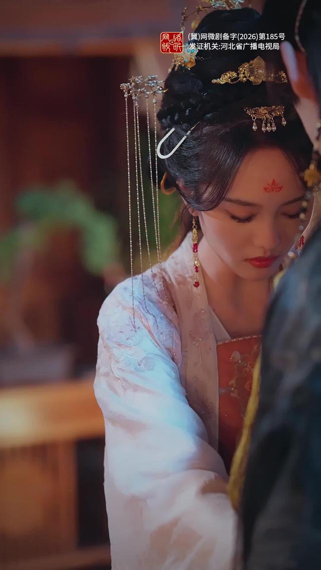 《神医娘亲归来，战神王爷跪求复合》剧照
