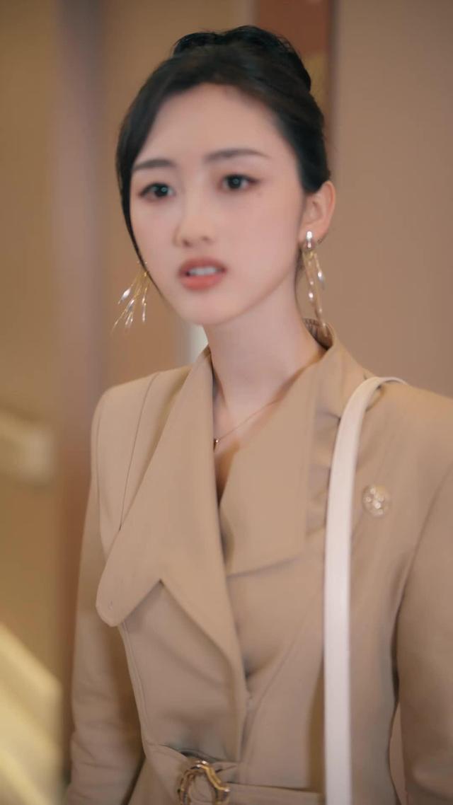 《系統覺醒後，廢材二小姐華麗逆襲》劇照