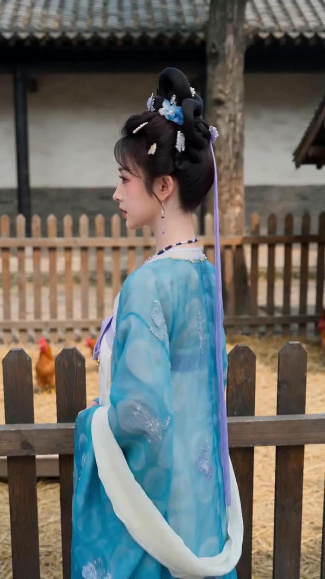 《春色韞韞共餘生》劇照
