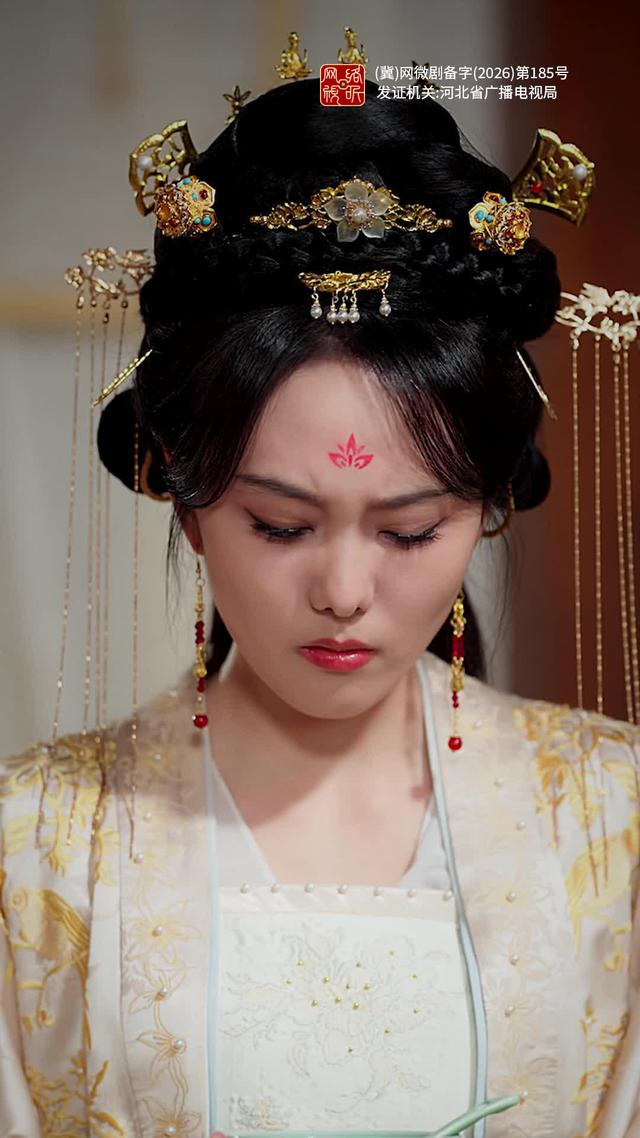 《神医娘亲归来，战神王爷跪求复合》剧照