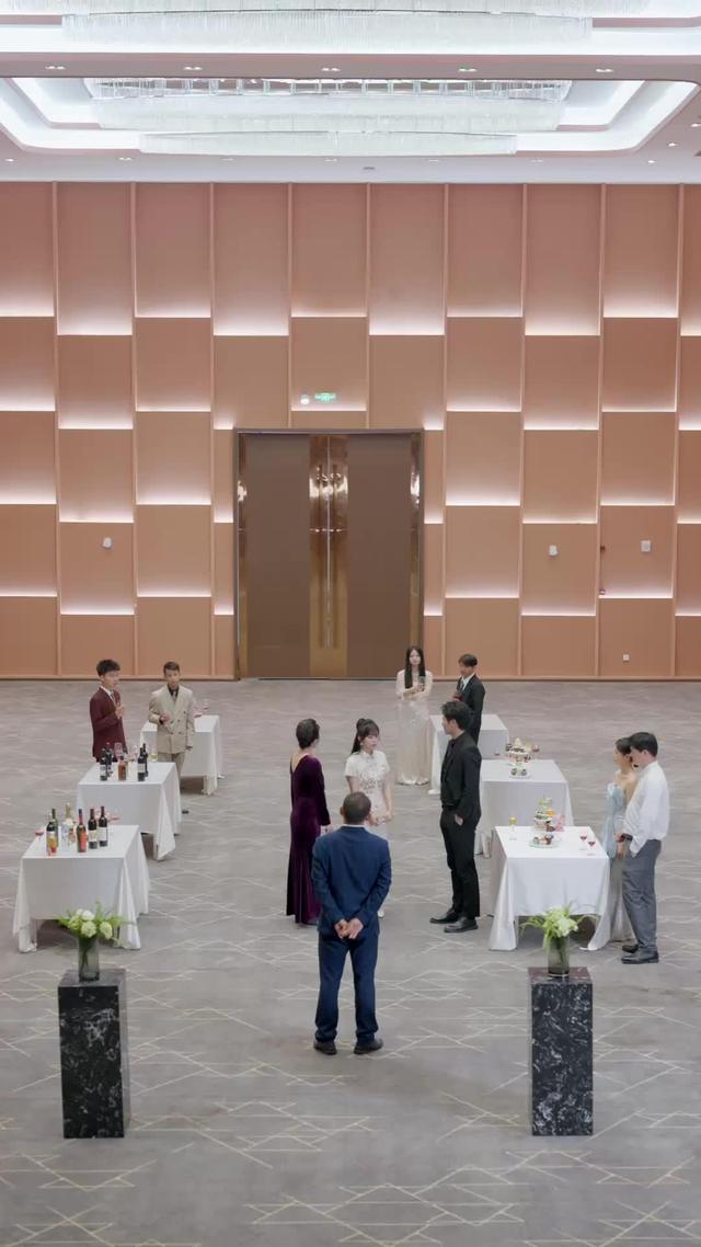 《前夫跪求複合，大小姐她已驚豔全球》劇照