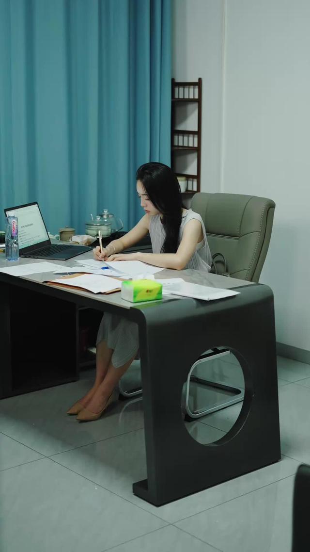 《揭穿假面總裁後我逆風翻盤》劇照