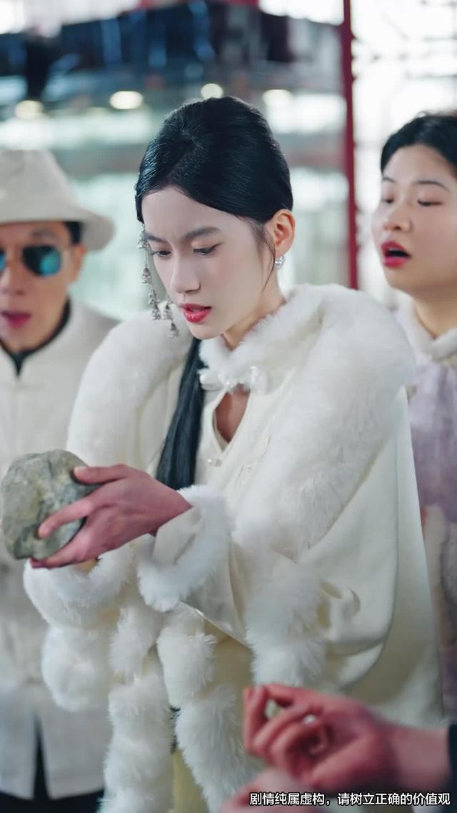 《这个保安不得了，上班第一天把歹徒打跑》剧照