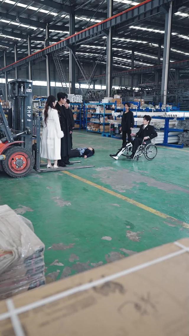 《这个保安不得了，上班第一天把歹徒打跑》剧照
