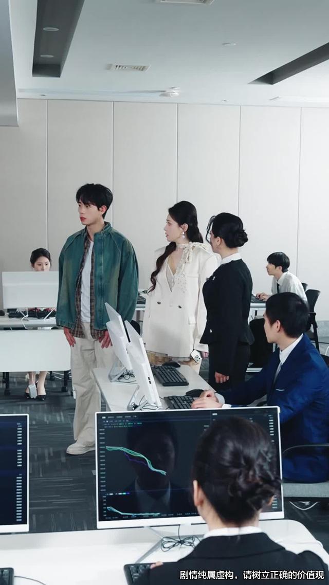 《这个保安不得了，上班第一天把歹徒打跑》剧照
