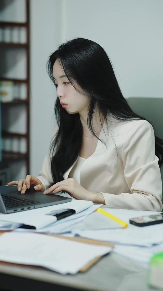 《揭穿假面總裁後我逆風翻盤》劇照