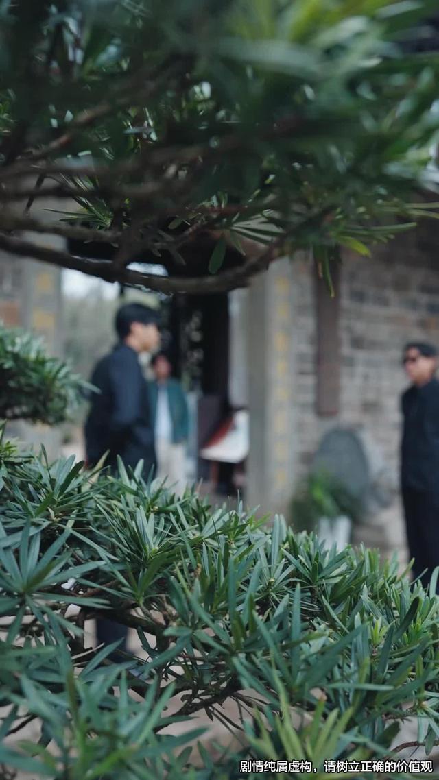 《这个保安不得了，上班第一天把歹徒打跑》剧照
